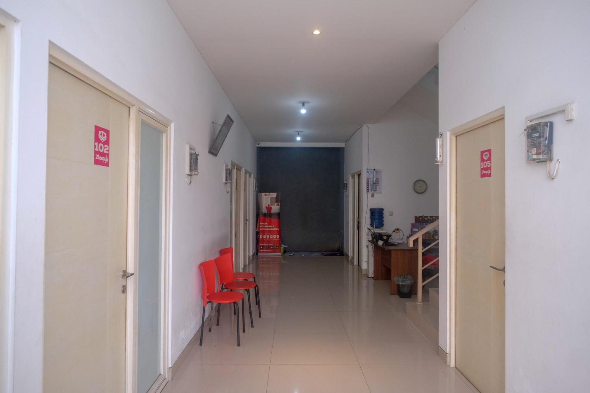 ホテル Reddoorz Syariah Near Simpang Lima Semarang Jomblang エクステリア 写真