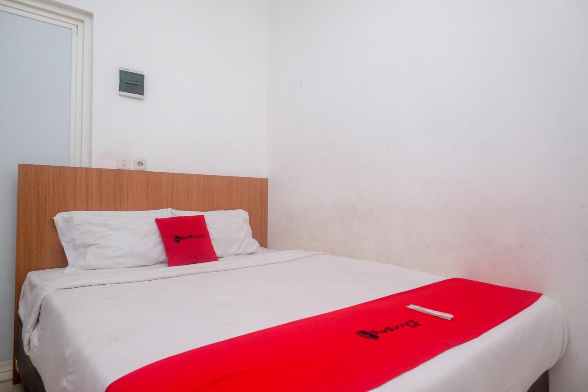 ホテル Reddoorz Syariah Near Simpang Lima Semarang Jomblang エクステリア 写真