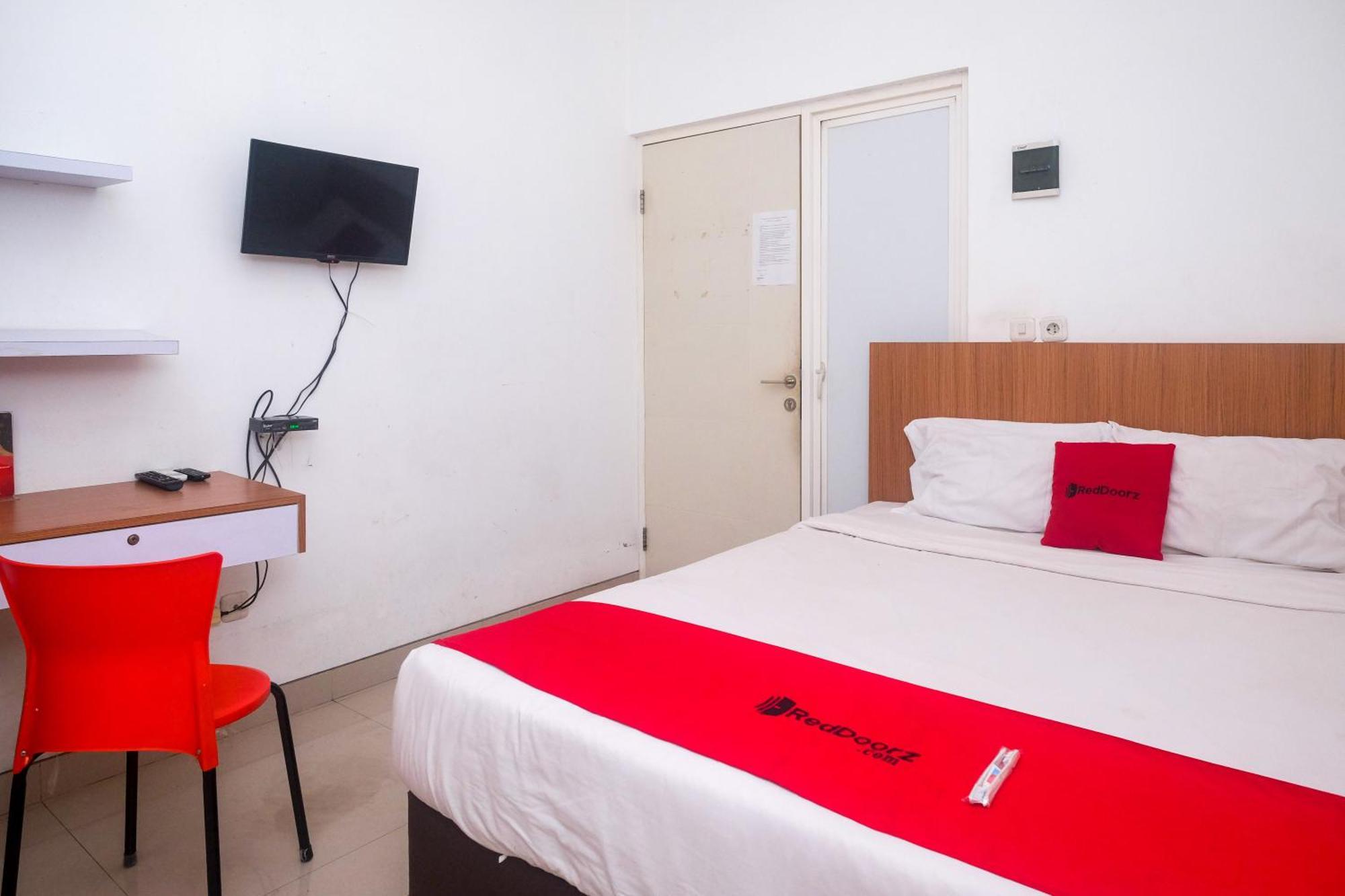 ホテル Reddoorz Syariah Near Simpang Lima Semarang Jomblang エクステリア 写真