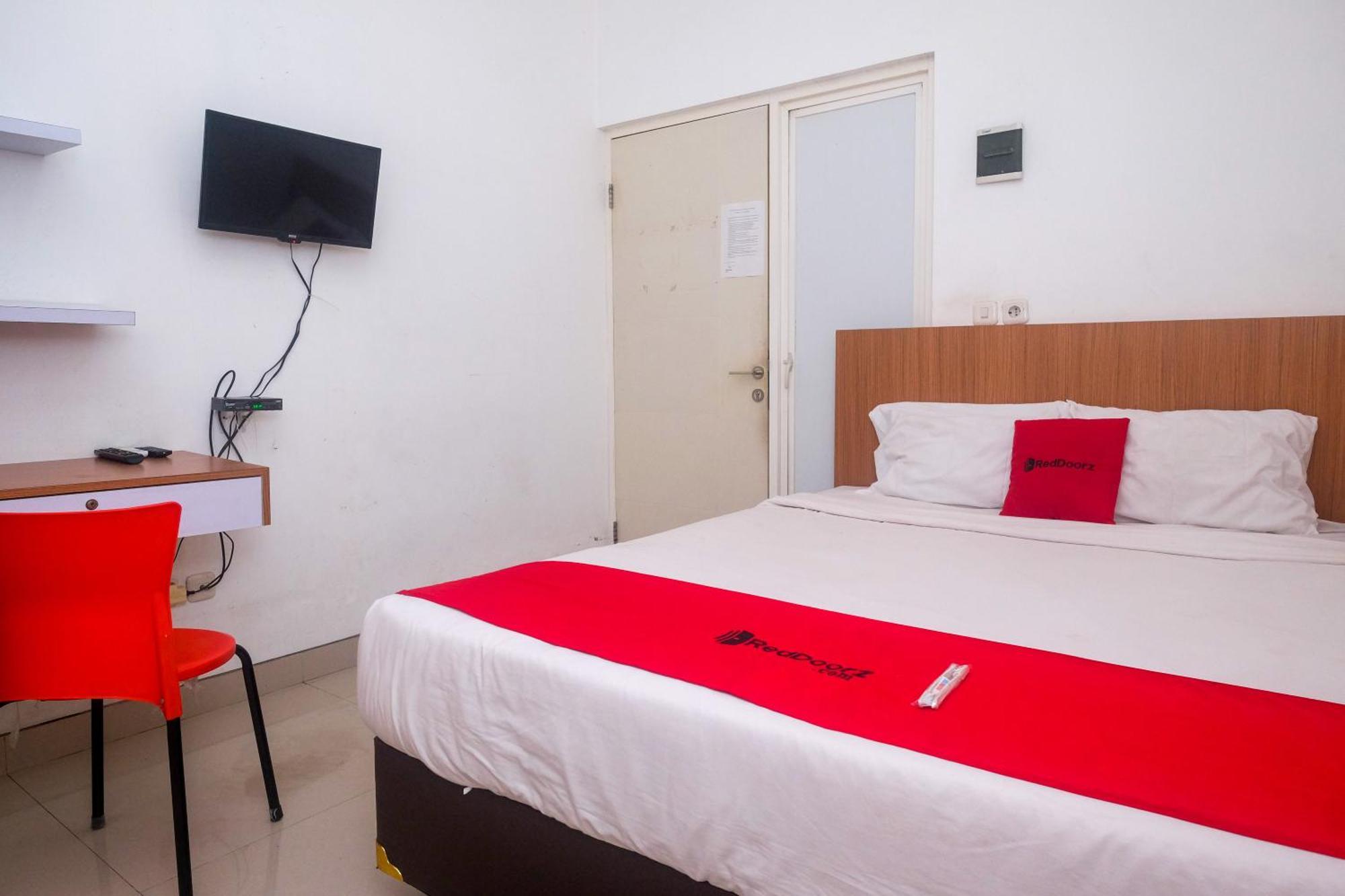 ホテル Reddoorz Syariah Near Simpang Lima Semarang Jomblang エクステリア 写真