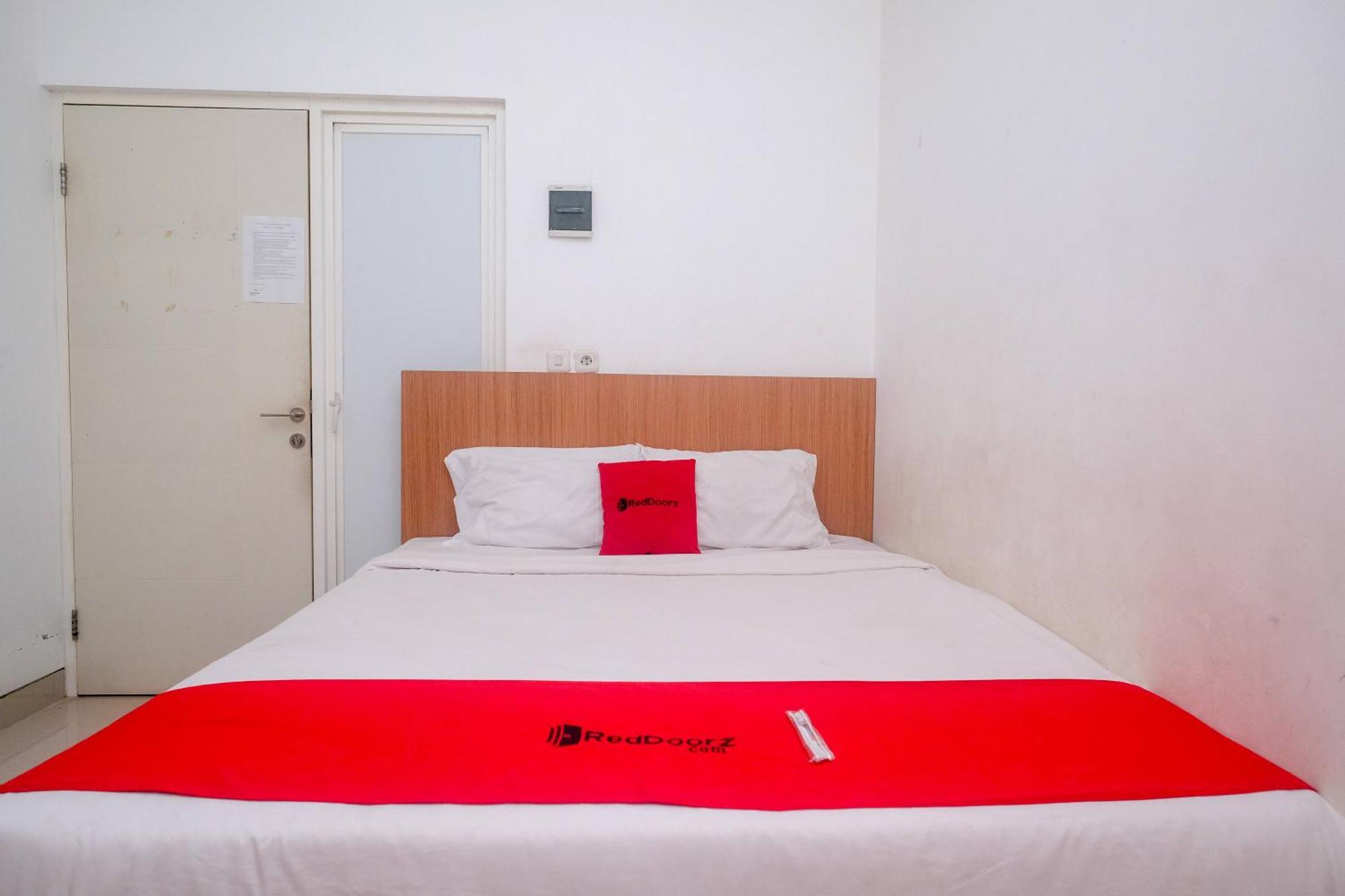 ホテル Reddoorz Syariah Near Simpang Lima Semarang Jomblang エクステリア 写真